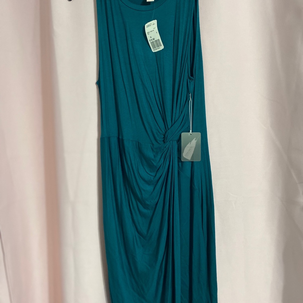 Dress with open slit by the knee